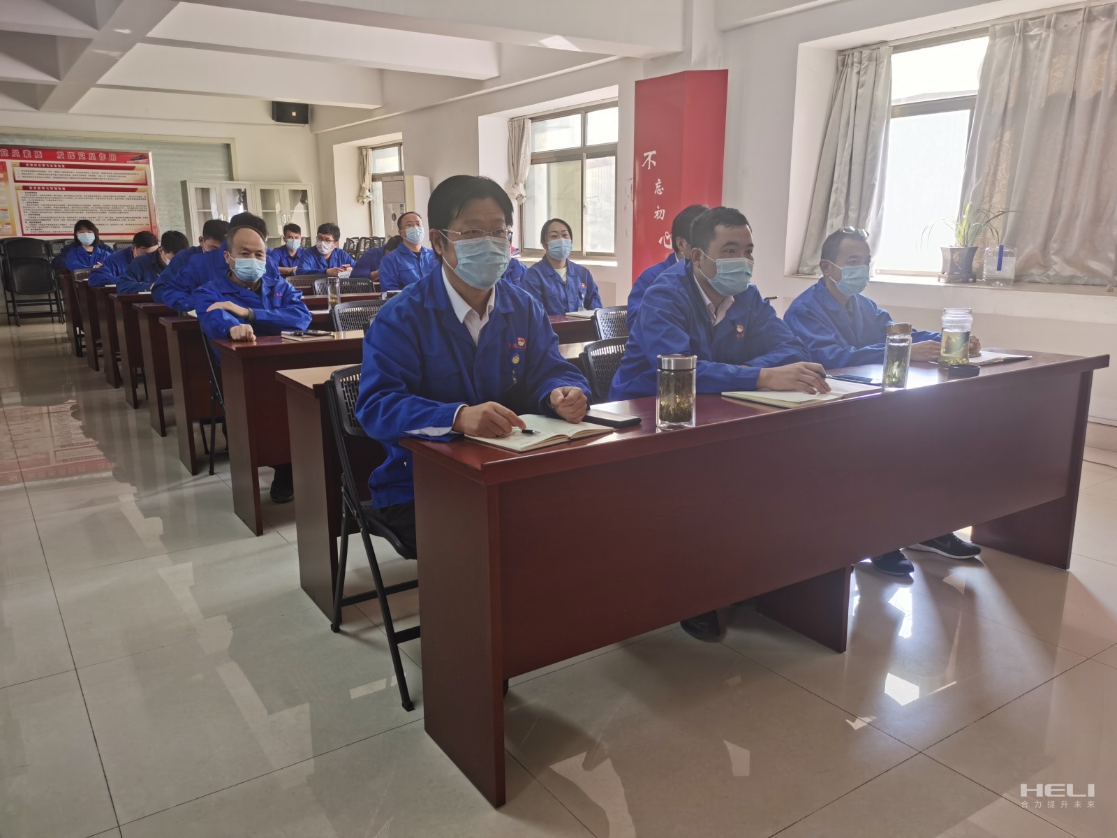 集中收看黨的二十大開幕會(huì)直播.jpg 集中收看黨的二十大開幕會(huì)直播.jpg