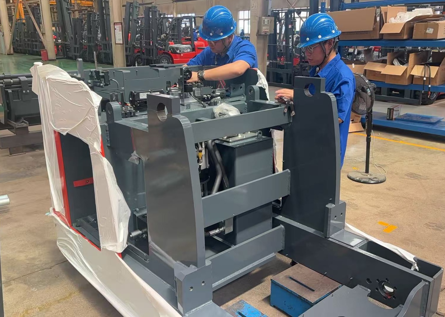 圖2 站架式人下行三向車(chē)車(chē)架焊接、裝配指導(dǎo) 左2圖.jpg