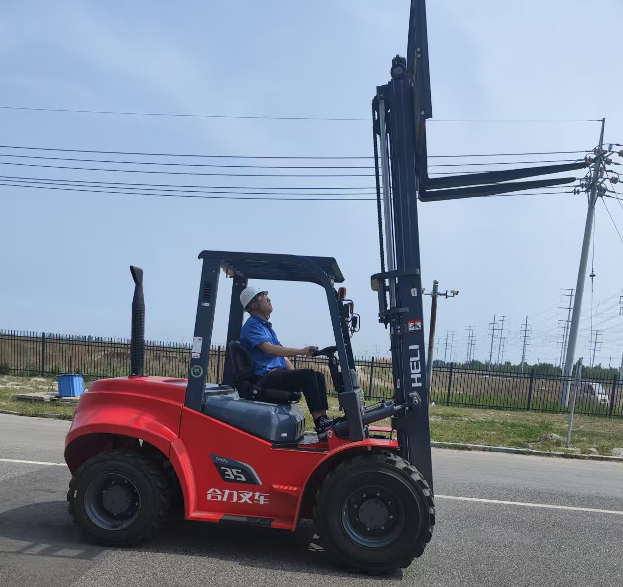 圖6 經(jīng)濟(jì)型越野車(chē)總部專(zhuān)家指導(dǎo) 左2圖.jpg